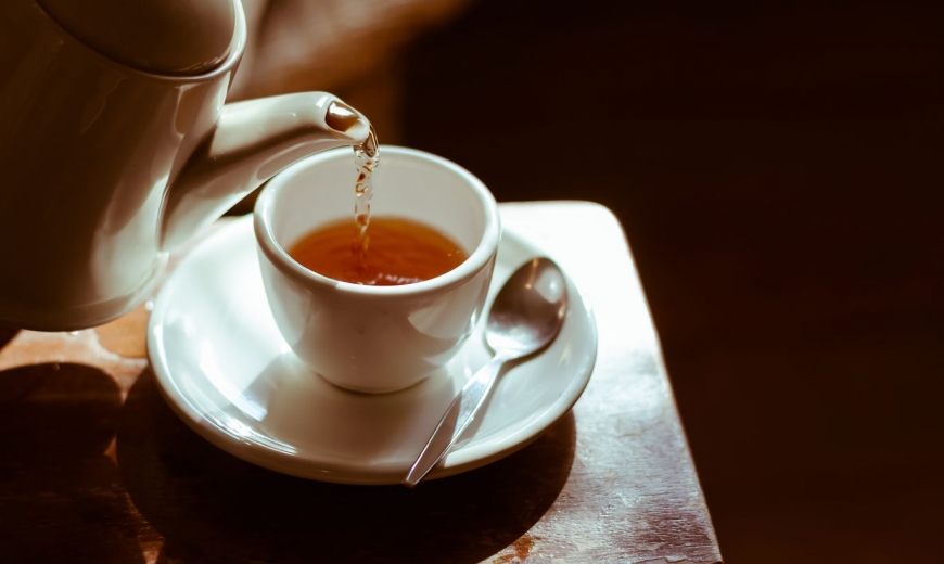 Объясняем почему нельзя пить чай, когда ложка осталась в кружке: примета и рациональное объяснение